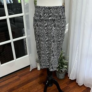 LuLaRoe Cassie skirt, black and white size small